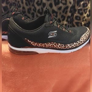 Skechers GO Walk Sz 11 Black and Leopard Slip On Sneaker